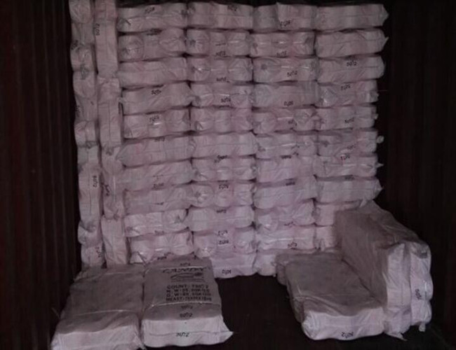 il grande cono 1.67kg ha tinto 100 tenacia del filato di poliestere l'alta 402 per tessere