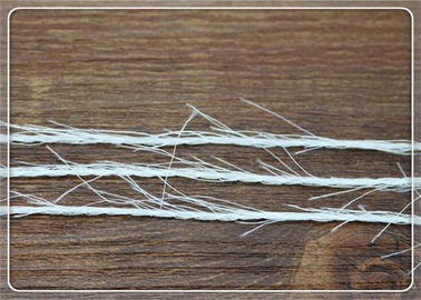 Filato fantasia 4mm del poliestere del filato ruvido bianco puro della piuma per tessere fornitore
